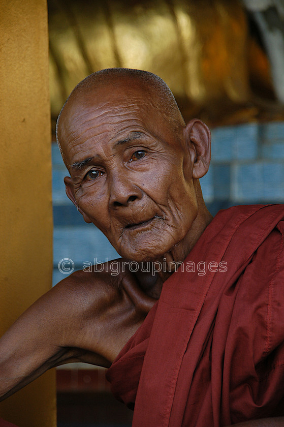 Burma - 02163 
 Monk at The Shwedagon Paya - Yangon 
 Keywords: Asia, Burma, , monk, Myanmar, OCCUPATION, PEOPLE, religion, , Yangon