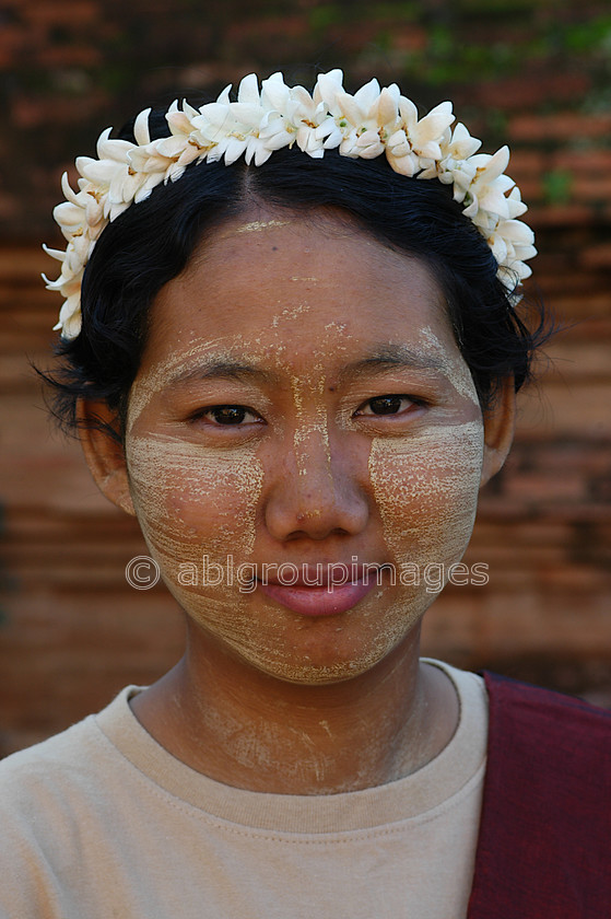 Burma - 00359 
 Flower seller at Shwesandaw Paya - Built by King Anarahta circa 1057 
 Keywords: Ayeyarwady River, Bagan, female, Girl, Myanmar, Burma, Portrait, Asia, People