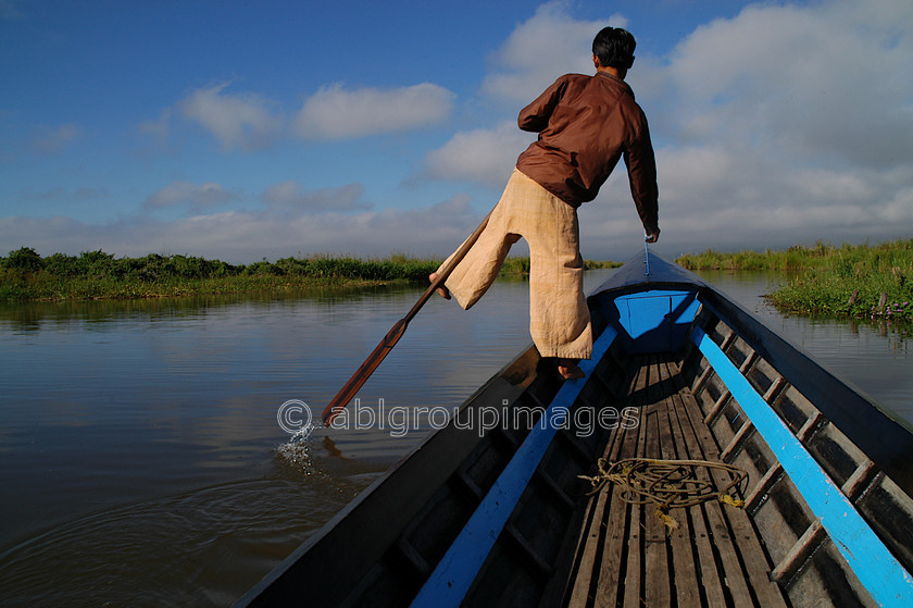 Burma - 01587 
 Inle Lake - leg rowing 
 Keywords: Myanmar, Man, male, Burma, Asia