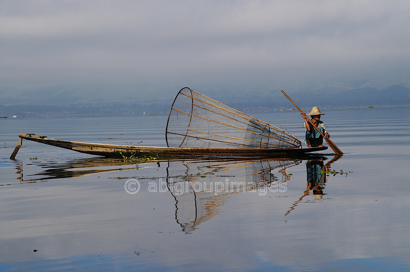 Burma - 01596 
 Inle Lake - Fisherman with bell net 1 
 Keywords: Asia, Burma, canoe, canoes, fisherman, fishing, , Inle Lake, lake, Myanmar, OCCUPATION, PEOPLE, scenery, transportation, water, water transportation,