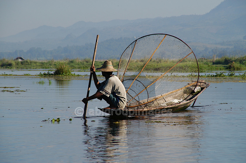 Burma - 01602 
 Inle Lake - Fisherman with bell net 2 
 Keywords: Asia, Burma, canoe, canoes, fisherman, fishing, , Inle Lake, lake, Myanmar, OCCUPATION, PEOPLE, scenery, transportation, water, water transportation,