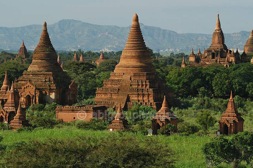 Burma - 00349 
 Bagan Plain - Temples of Bagan The spectacular plain of Bagan in which stand thousands of Stupas and Pahto (temples) adjacent to the Ayeyarwady (Irrawaddy) River 
 Keywords: architecture, Asia, Landscape, Myanmar, religious building, Stupa, Burma, Ayeyarwady River, Bagan, building