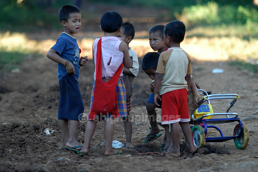 Burma - 01489 
 Inle Lake - Boys playing 
 Keywords: Asia, Burma, Myanmar, Children