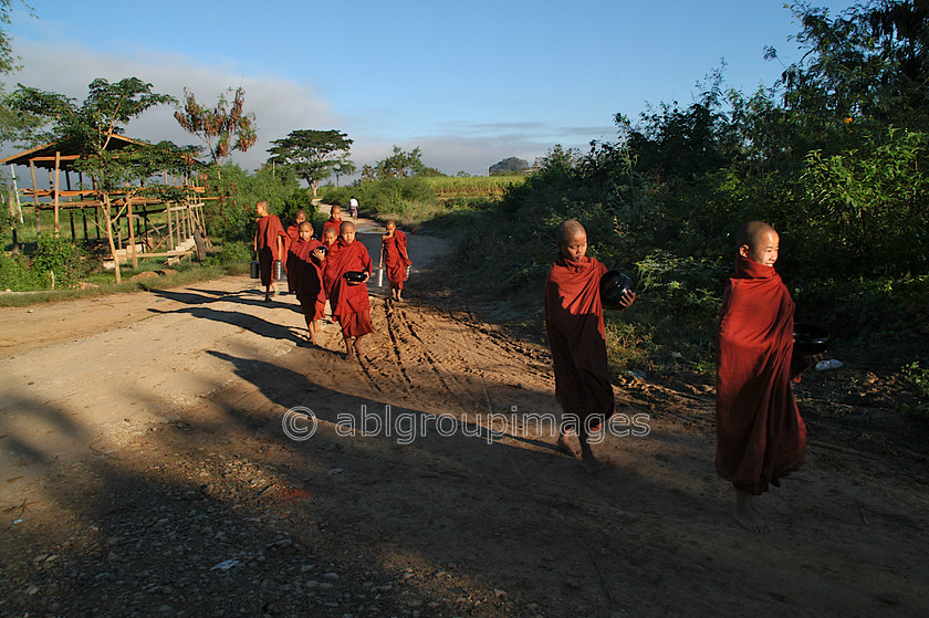 Burma - 01562 
 Inle Lake - Monks early morning food pickup from the local villagers 
 Keywords: monk, Asia, Burma, Boy, religion, Child, Myanmar, male