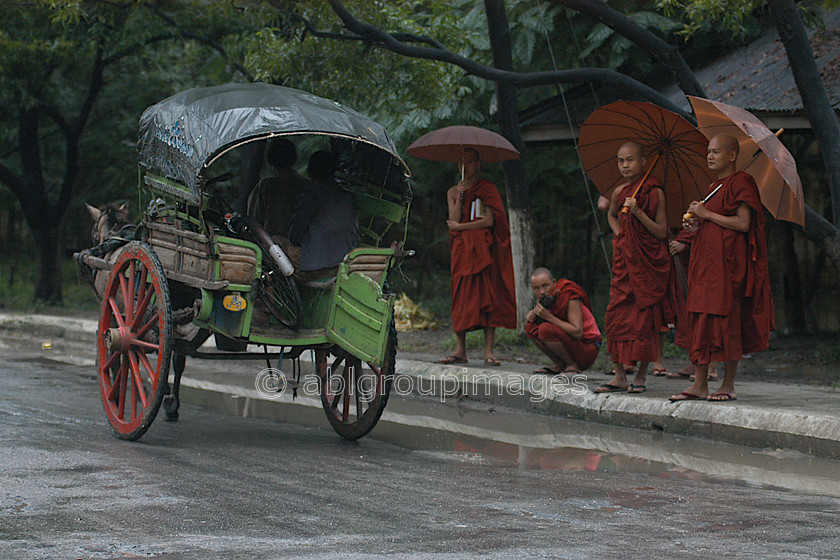 Burma - 00911 
 Monks waiting for transport - Central Manadalay - Shwenandaw Monastry and area 
 Keywords: Asia, Burma, Cart, Horsedrawn, , Home, land transportation, monk, Myanmar, OCCUPATION, PEOPLE, religion, transport,