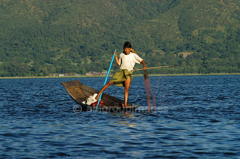 Burma - 01832 
 Inle Lake - The Fisherman with net and oar 
 Keywords: Asia, Burma, canoe, canoes, fisherman, fishing, , Inle Lake, lake, Myanmar, OCCUPATION, PEOPLE, scenery, transportation, water, water transportation,