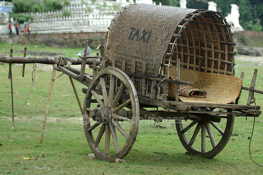 Burma - 00823 
 Bullock Cart Nr Mandalay - Mingun Tour 
 Keywords: Bagan, Oxen, Burma, Myanmar, Cart, Bullock, Asia, land transportation, Ox cart, transportation