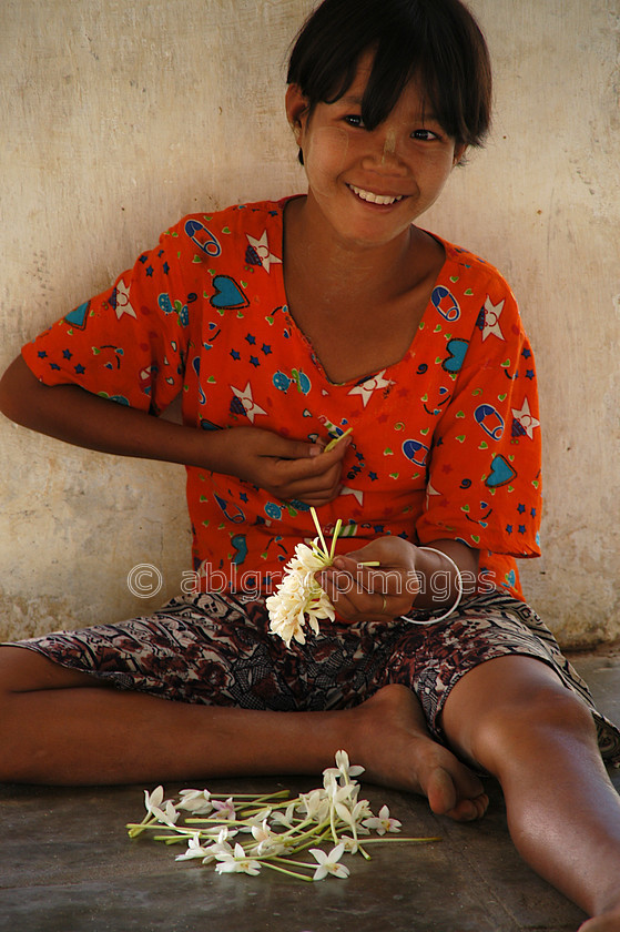 Burma - 01237 
 Flower seller, Bagan Plain 
 Keywords: Asia, Bagan, Myanmar, Girl, Street Seller, Burma, female