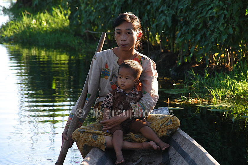 Burma - 02026 
 Inle Lake - Woman and Child on boat 
 Keywords: Asia, Burma, canoe, Child, female, , , Inle Lake, lake, Myanmar, PEOPLE, scenery, transportation, water, water transportation, , Woman