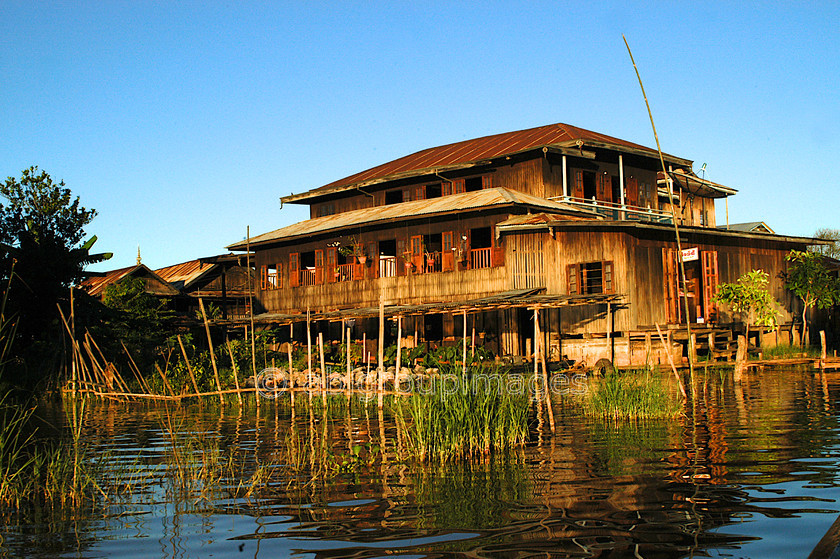 Burma - 01513 
 Inle Lake - house/shop/factory 
 Keywords: Asia, Burma, Myanmar