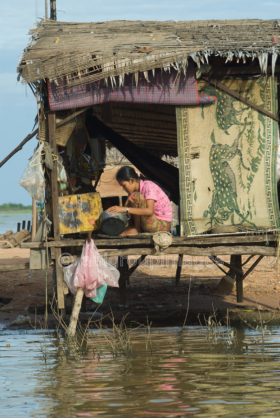 Cambodia -295 
 Cleaning the pans - at Floating Village of Chong Kneas on Tonle Sap 
 Keywords: Asia, Cambodia, cleaning woman, , People, Siem Reap, Woman